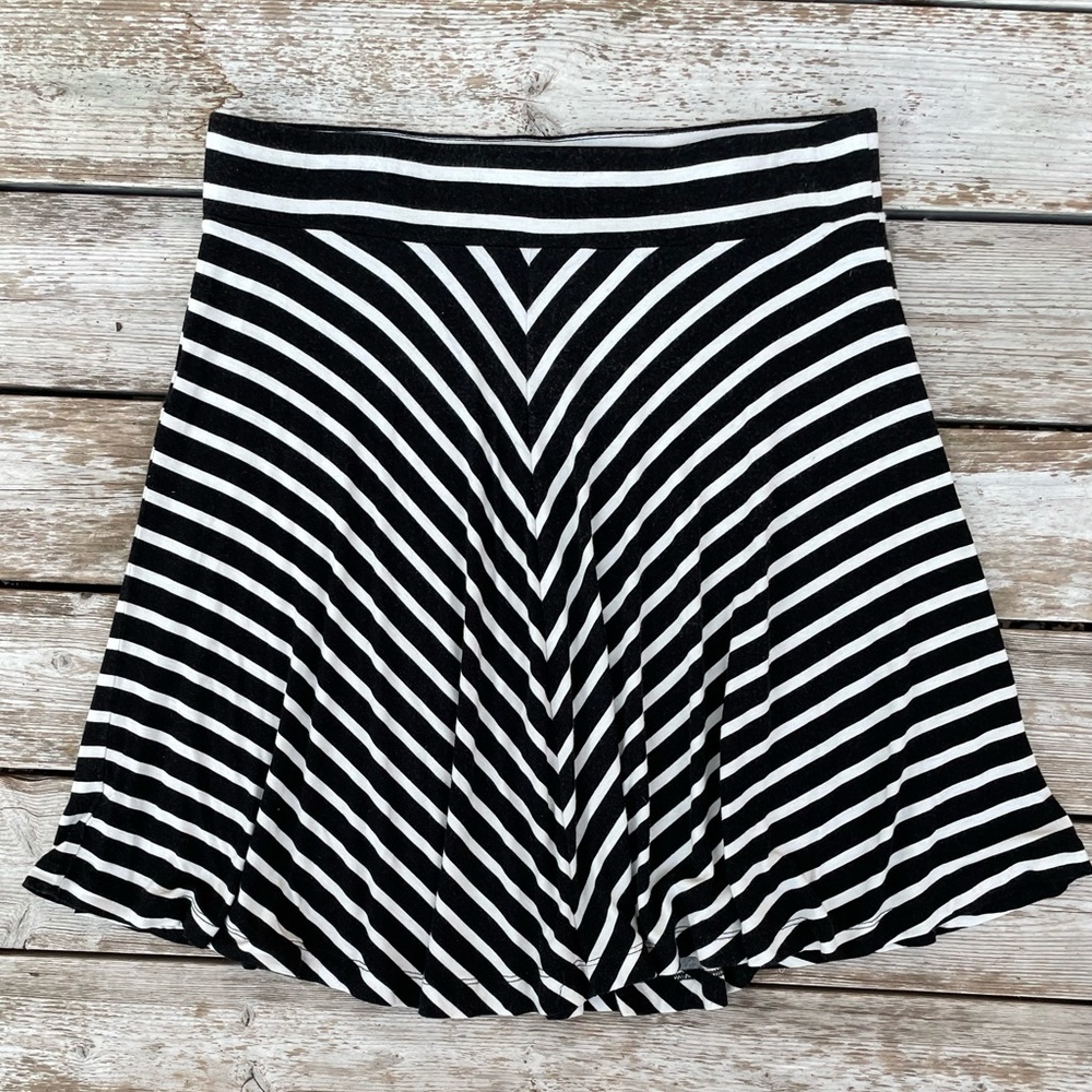 LOFT black and White Swing Skirt, Sz Medium